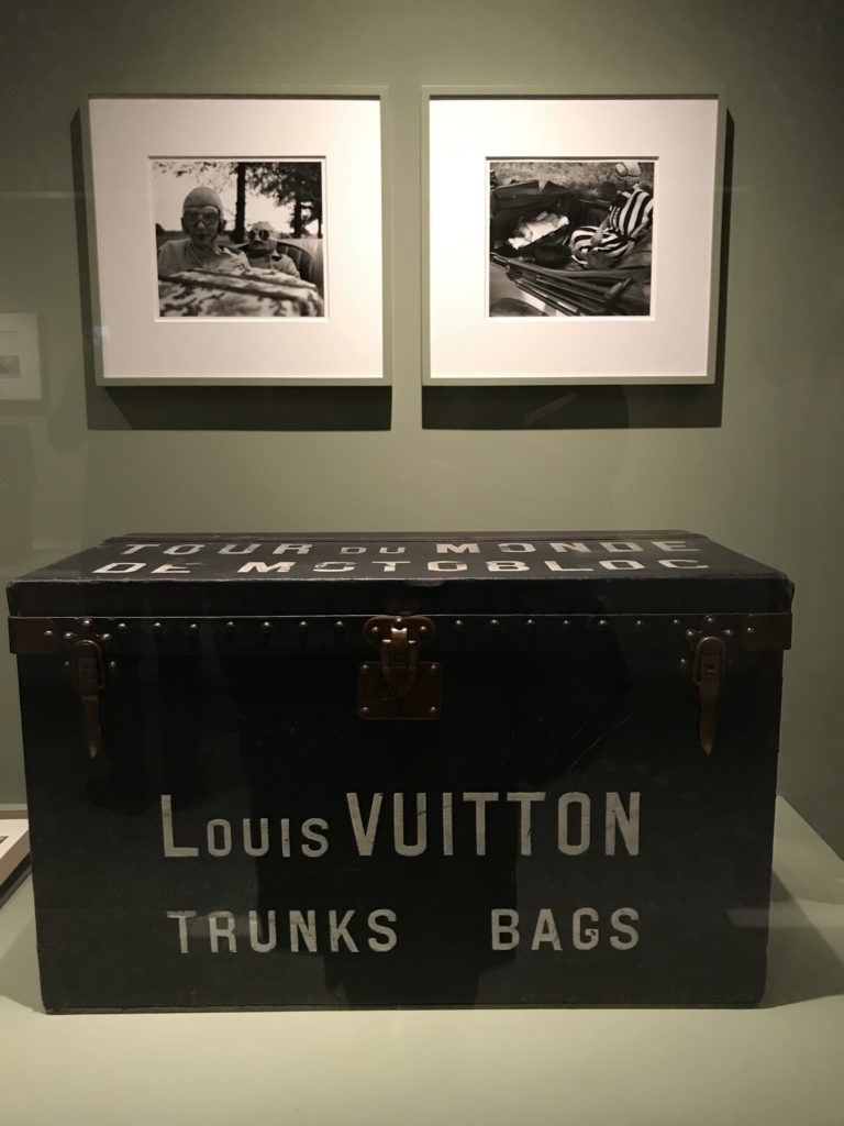 Pin LOUIS VUITTON exhibition volez, voguez, voyagez Ex…