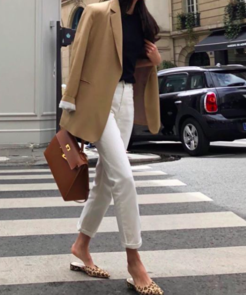 white jeans and blazer outfit