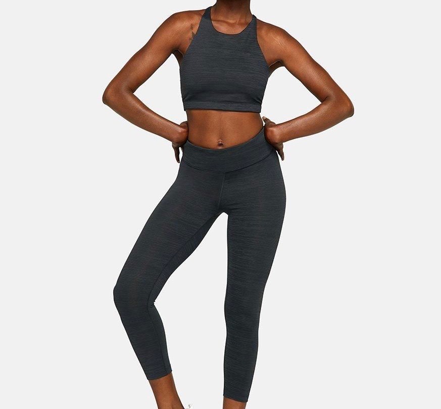 Minimalist Workout Clothes for a Chic Way to Kick Off the New Year